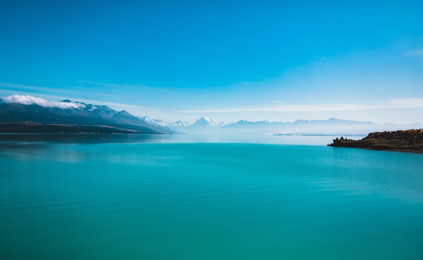 Lake Pukaki with Aoraki / Mount Cook behind